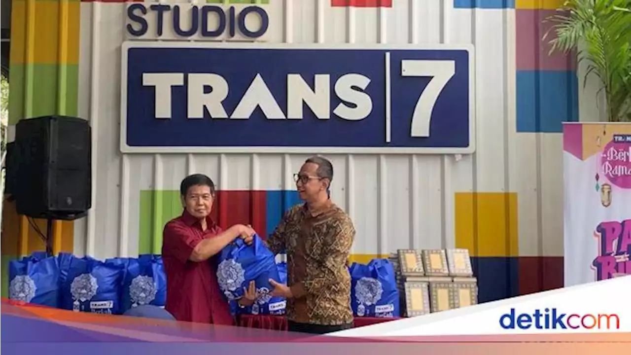 Ramadan Berbagi, Trans7 Salurkan Ratusan Paket Sembako-Al Qur'an ke Warga