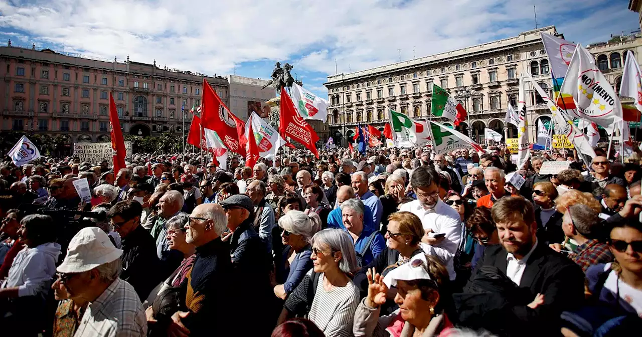 Migliaia in piazza a Milano e Bari 'in difesa del servizio sanitario nazionale'