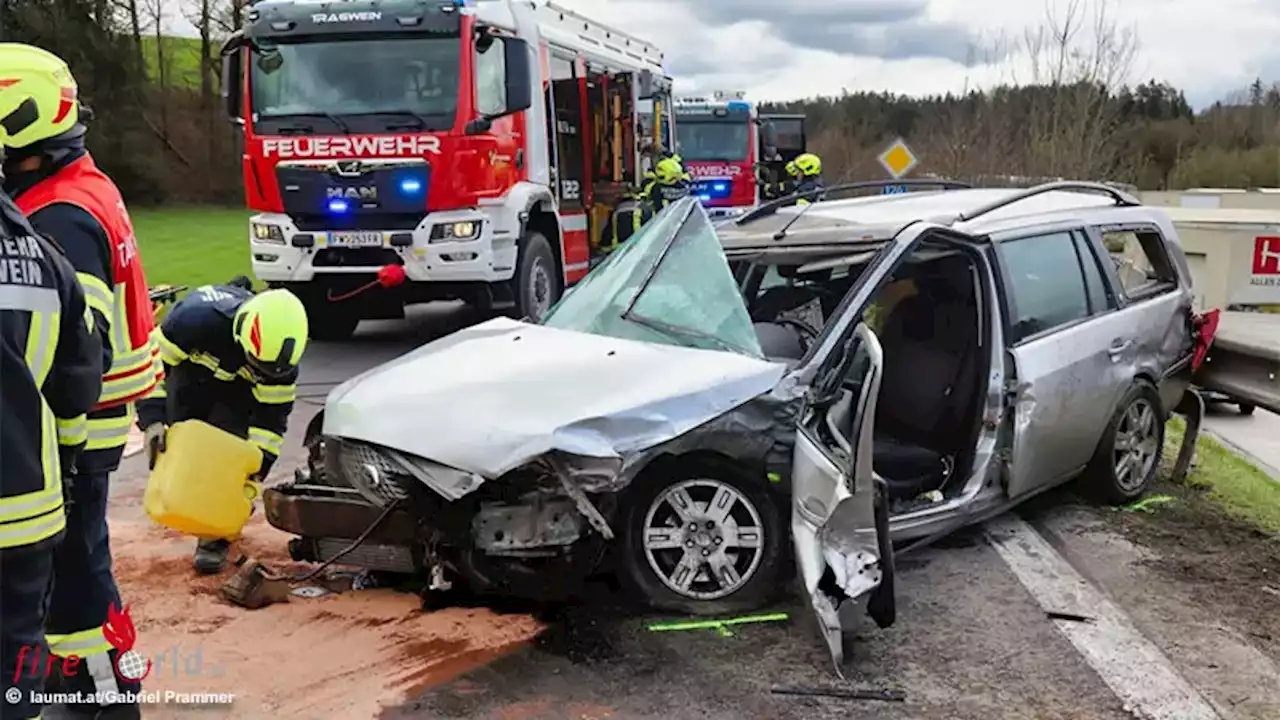 Oö: Zwei Eingeklemmte bei Pkw-Kollision auf der B 124 bei Tragwein