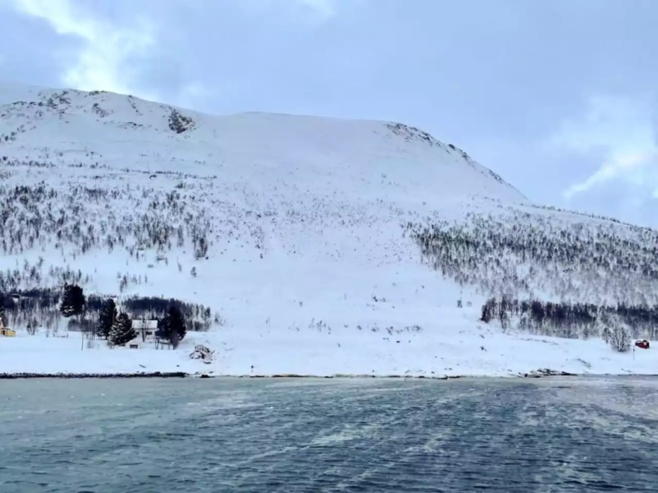 Många larm om nya laviner i Norge