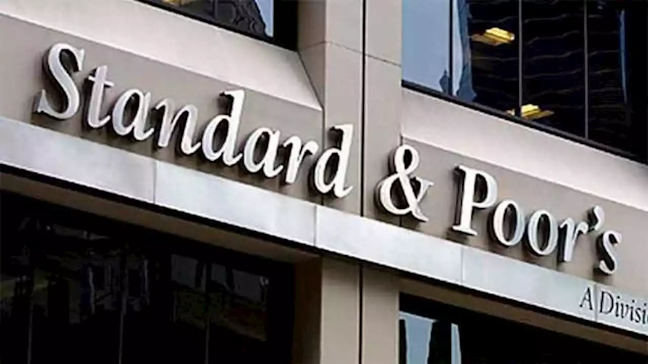 S&amp;P bajó las calificaciones de 11 empresas claves en Argentina