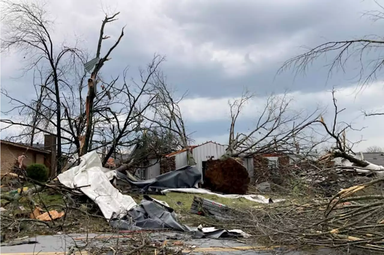 Tornadoes strike Arkansas, Illinois; 4 dead, dozens injured