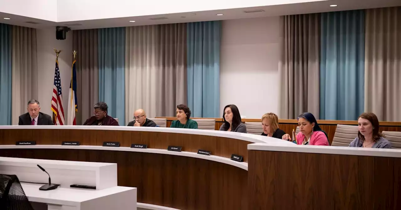 Austin ISD school board delays superintendent search and extends interim leader's contract