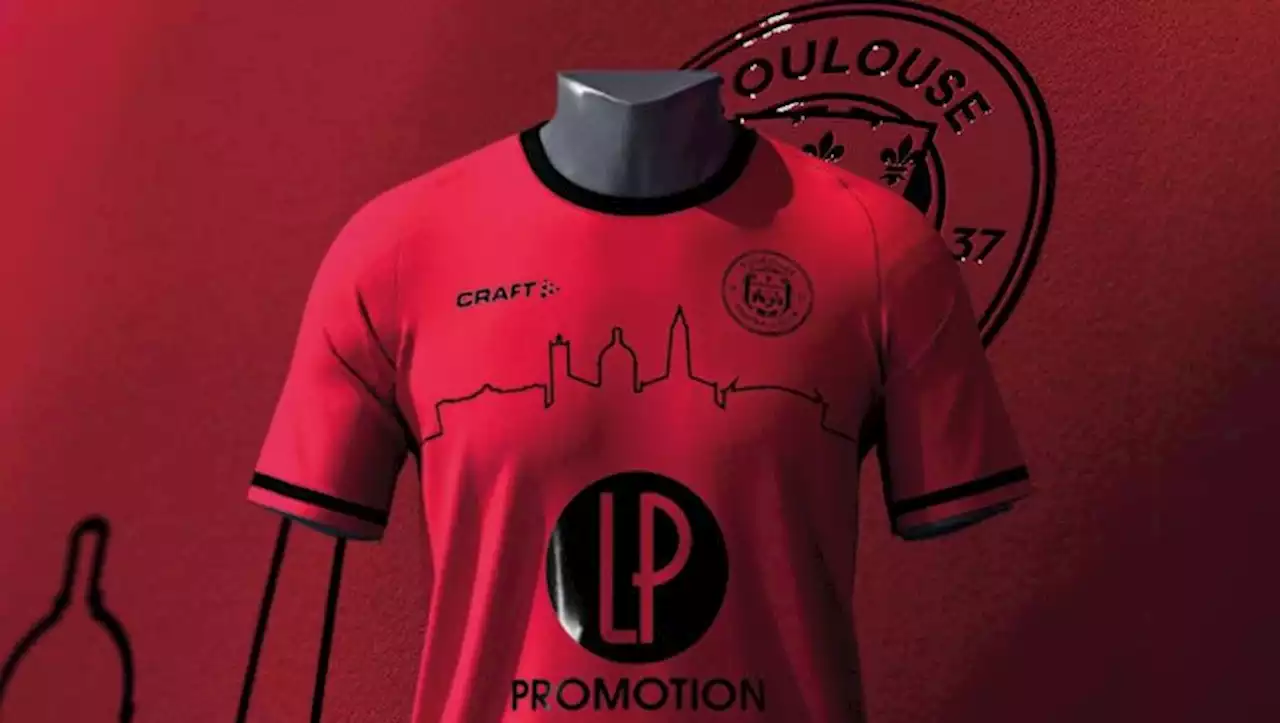 TFC : un quatrième maillot rouge et noir aux couleurs du Stade Toulousain, hommage ou poisson d'avril ?