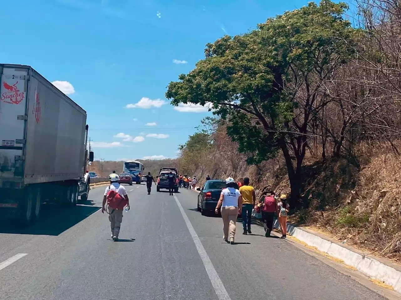 Escapan 300 migrantes de un albergue del DIF en Berriozábal, Chiapas