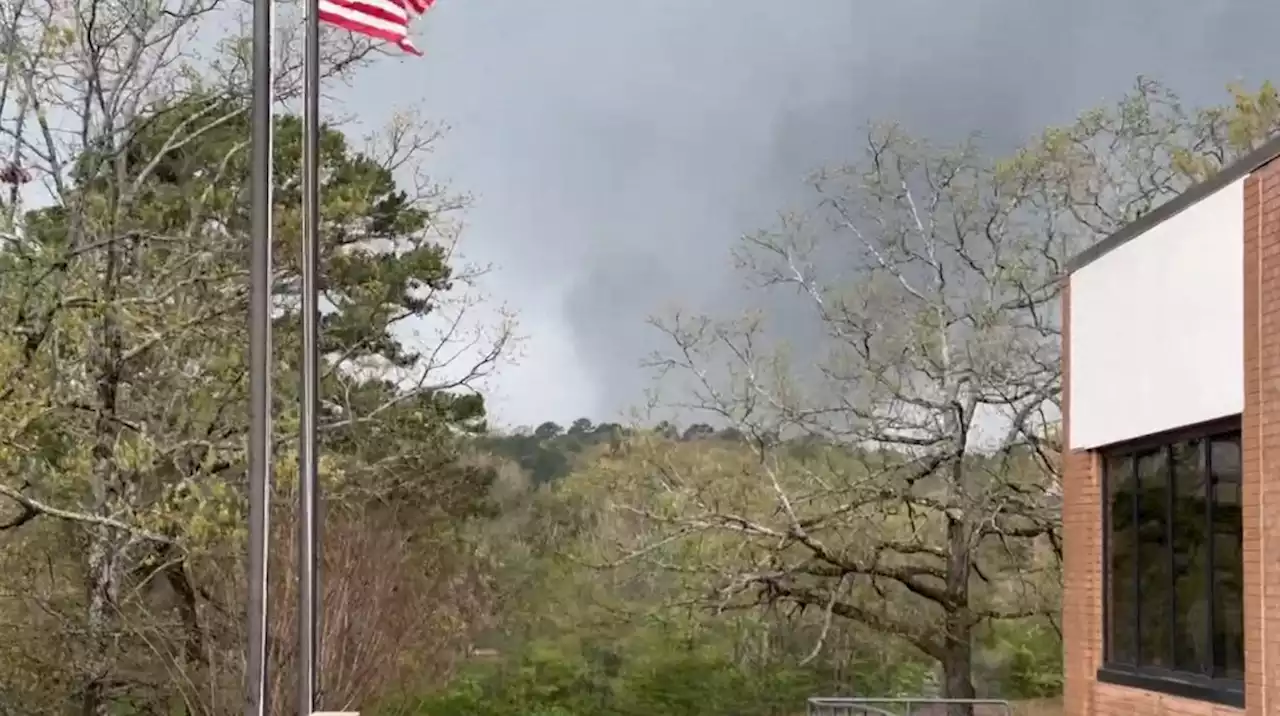 En EU, tornado 'golpea' Arkansas; declaran emergencia ante daños