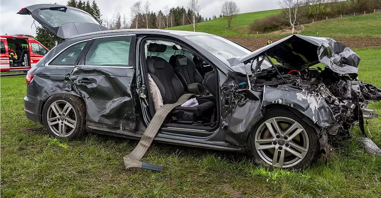 Bezirk Freistadt: Großeinsatz nach Auto-Kollision auf der B124