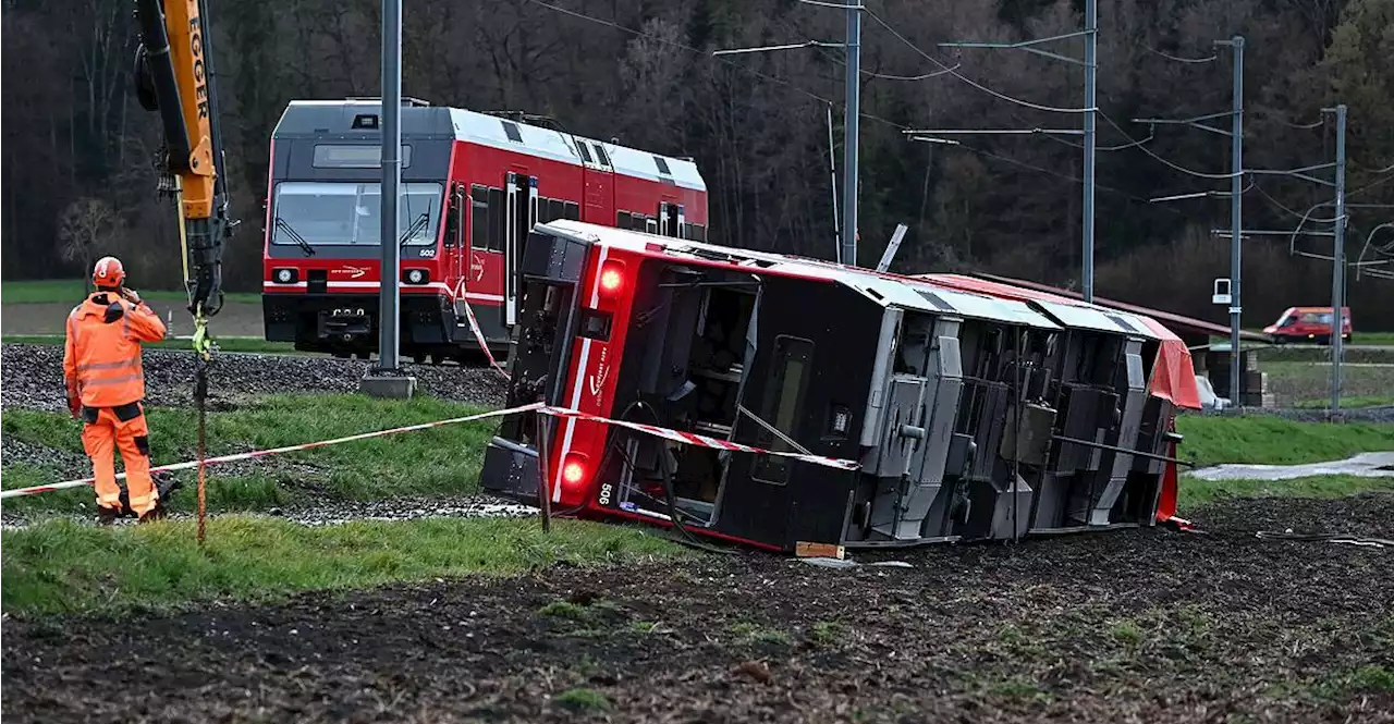 Starker Wind: Zwei Züge in der Schweiz entgleist