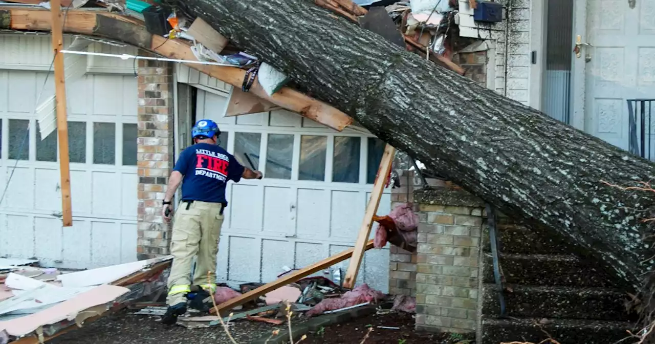 At least 22 dead as tornadoes batter the South and Midwest