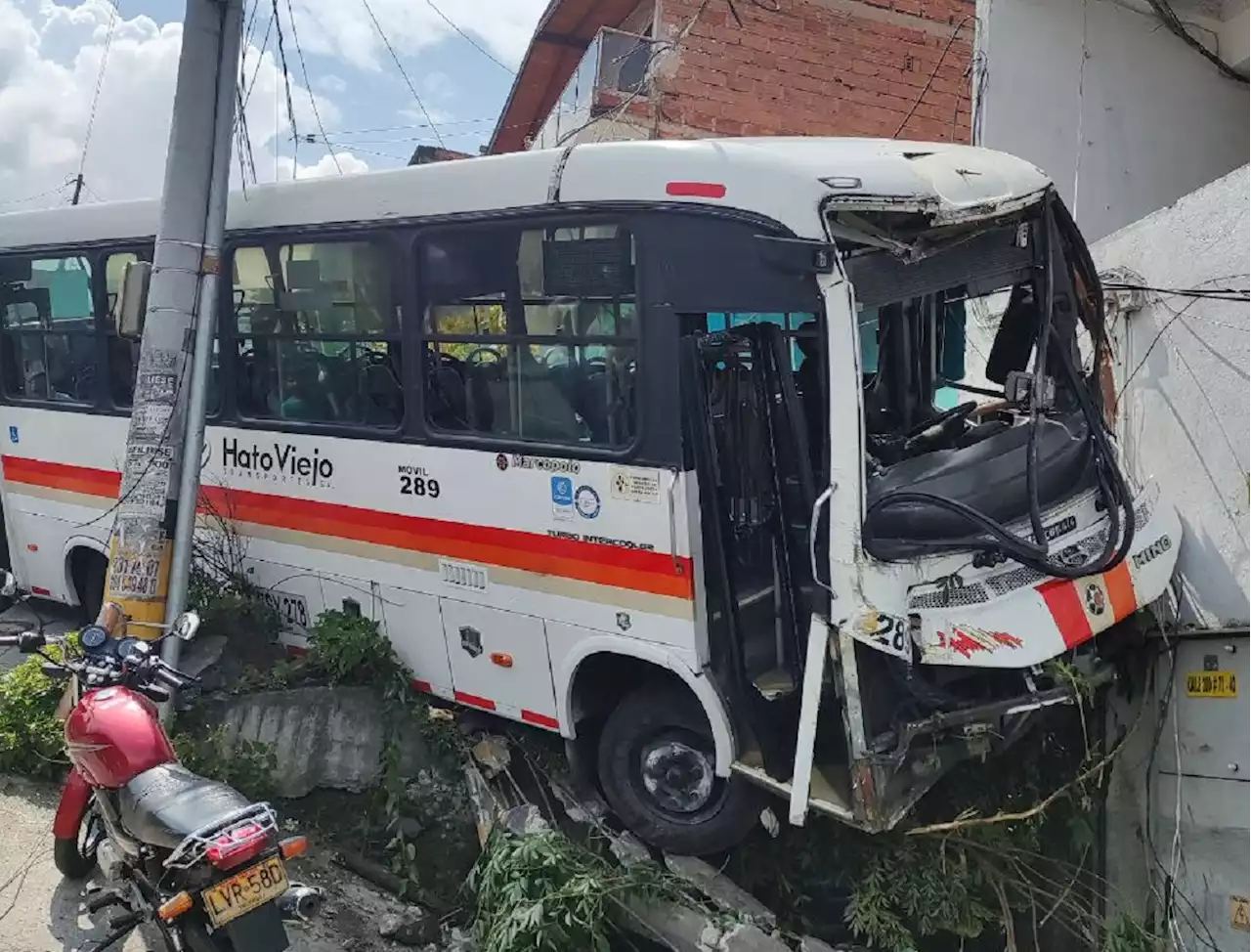 Bus sin frenos casi causa tragedia en Antioquia: nueve personas quedaron heridas - Pulzo