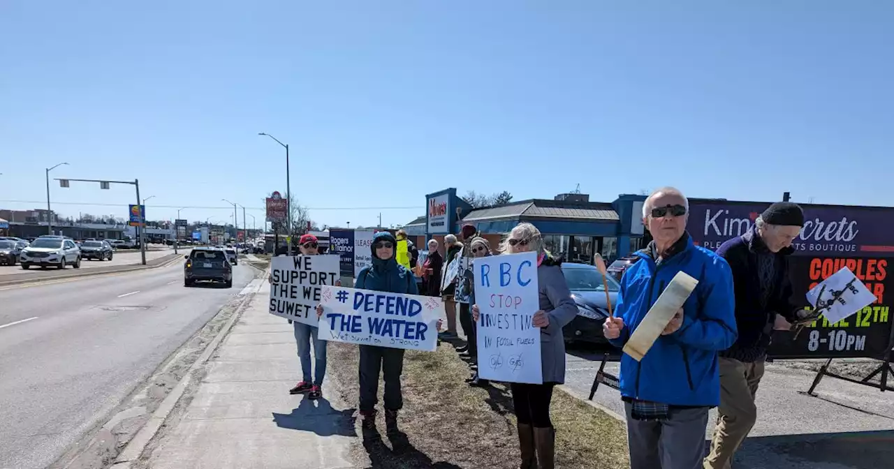 Protest against pipeline through Wet’suwet’en First Nation