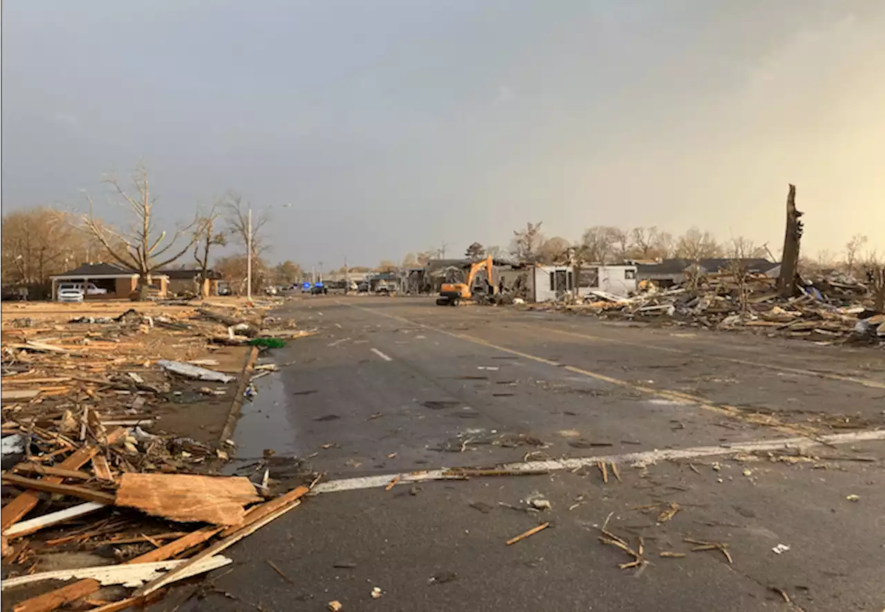 Tornado pummels central Arkansas, killing at least 2, injuring dozens