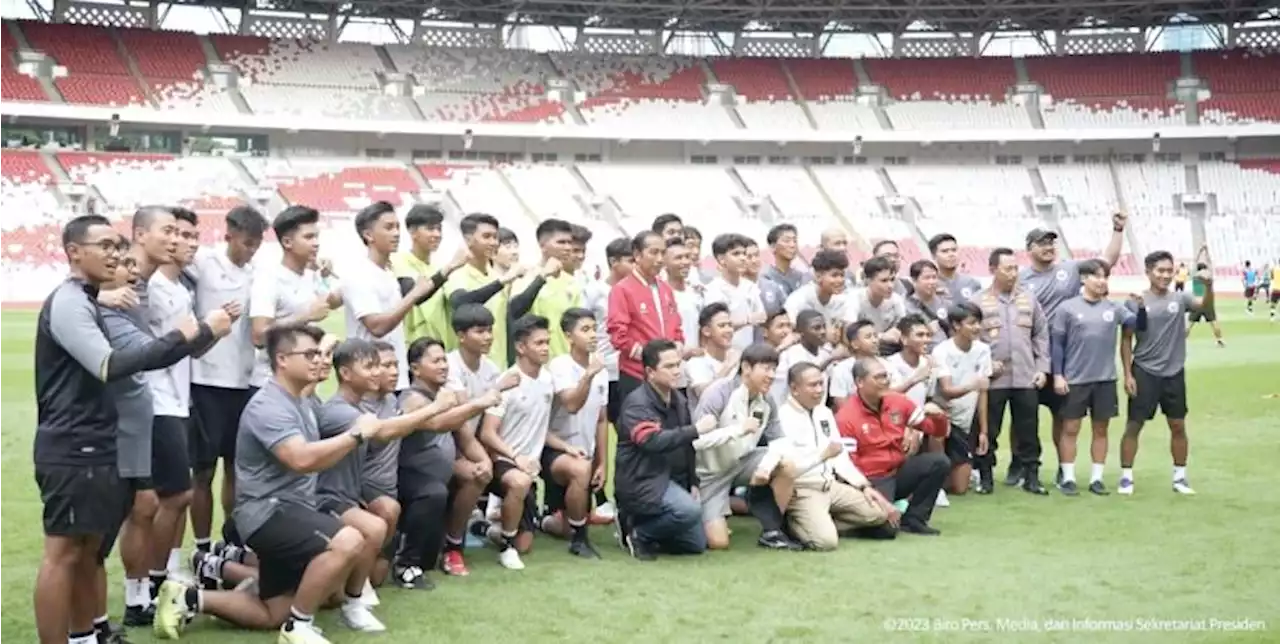 Jokowi Ingin Erick Thohir Upayakan Indonesia tak Terkena Sanksi FIFA |Republika Online