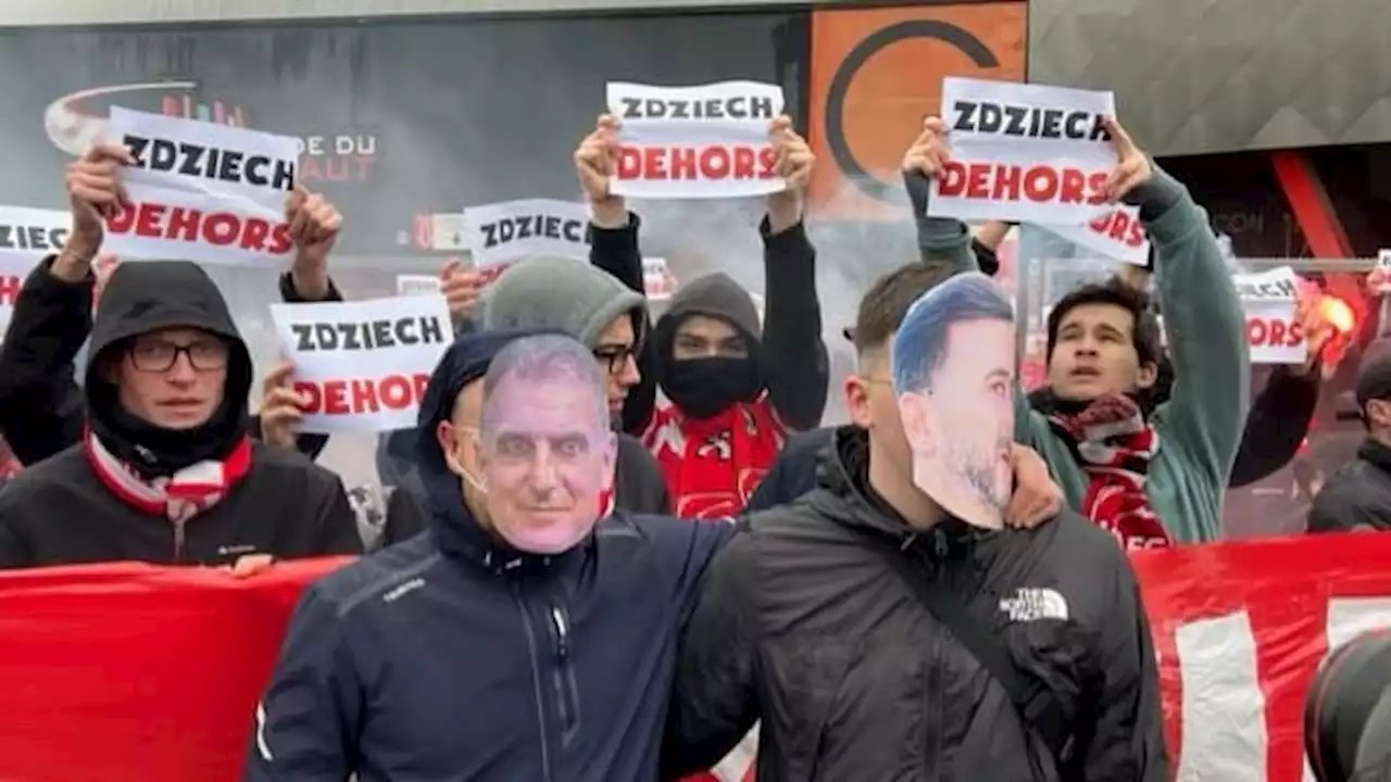 Valenciennes: la colère des supporters du VAFC, qui manifestent contre la direction