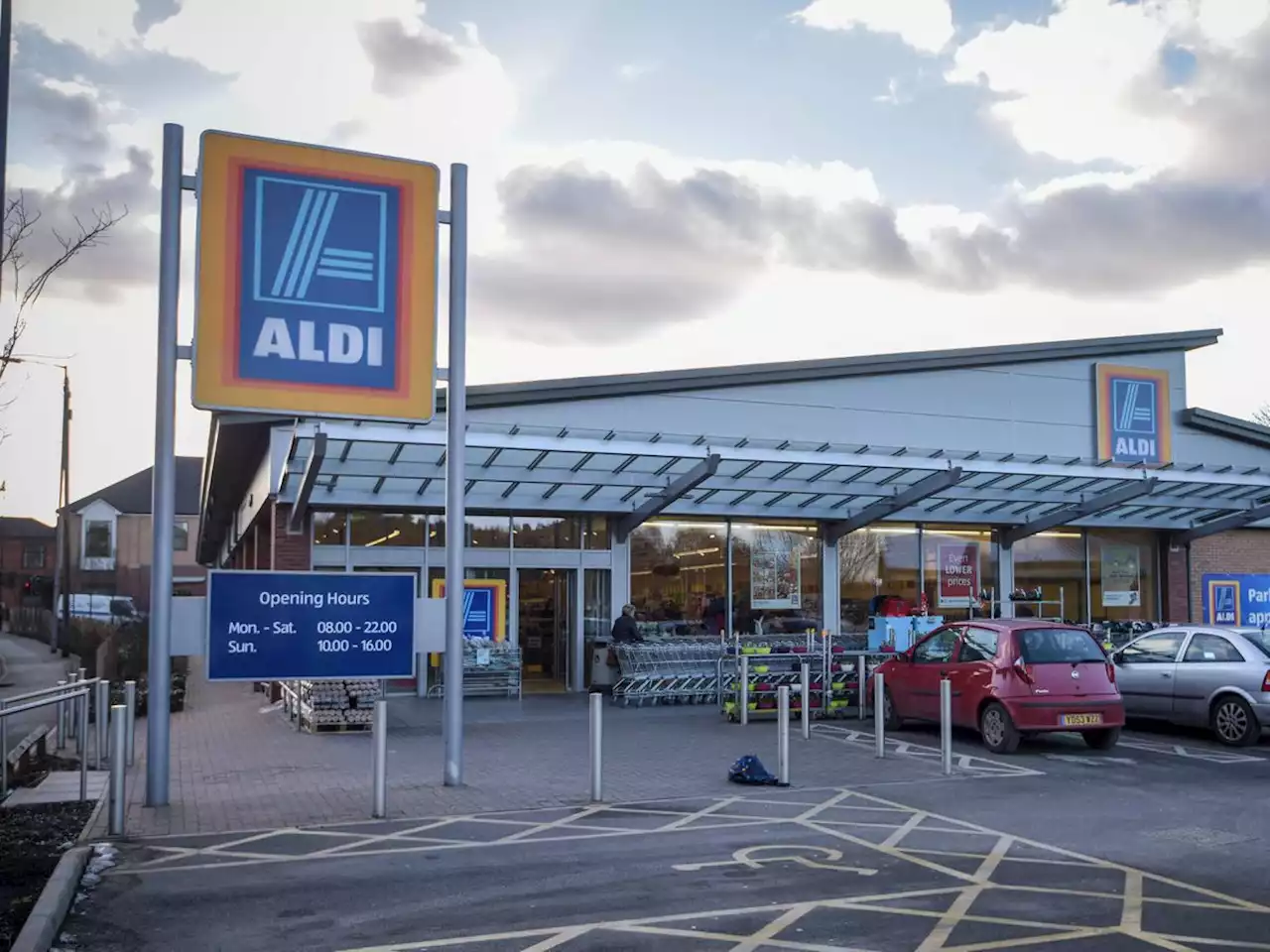 Jailed: Aldi thief with 116 previous offences threatened staff with needle after taking steaks