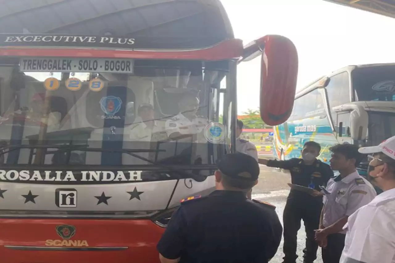 32 Bus Angkutan Lebaran di Terminal Jatijajar Depok Tak Lulus Ramp Check