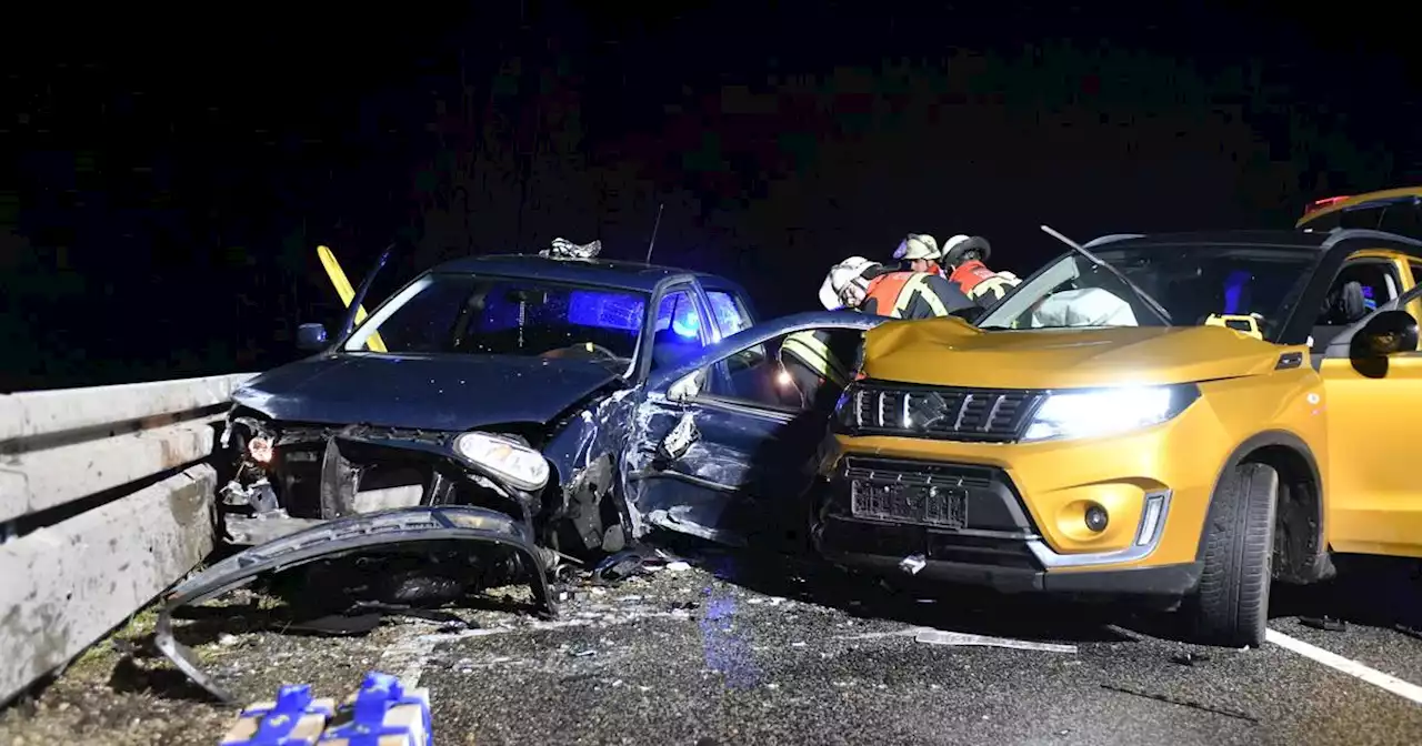 Polizei zu schwerem Unfall in Ensheim: Autofahrer zu schnell und betrunken – Wagen rast in Gegenverkehr