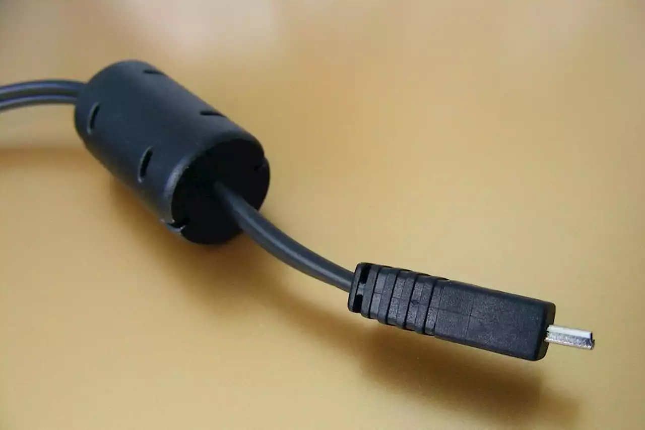 Posso carregar meu celular com o carregador de outro aparelho?