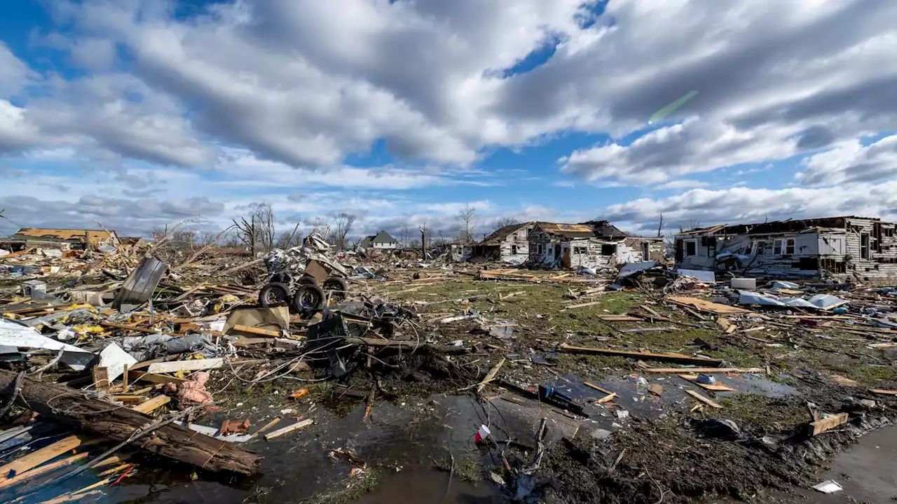 At least 18 dead after tornadoes rake US Midwest, South