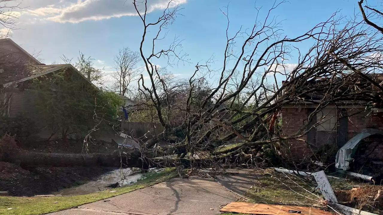 Tornadoes slam Arkansas, shredding rooftops and tossing cars