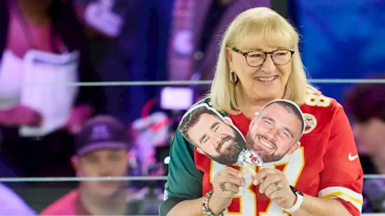 NFL stars' mom makes it into Pro Football Hall of Fame