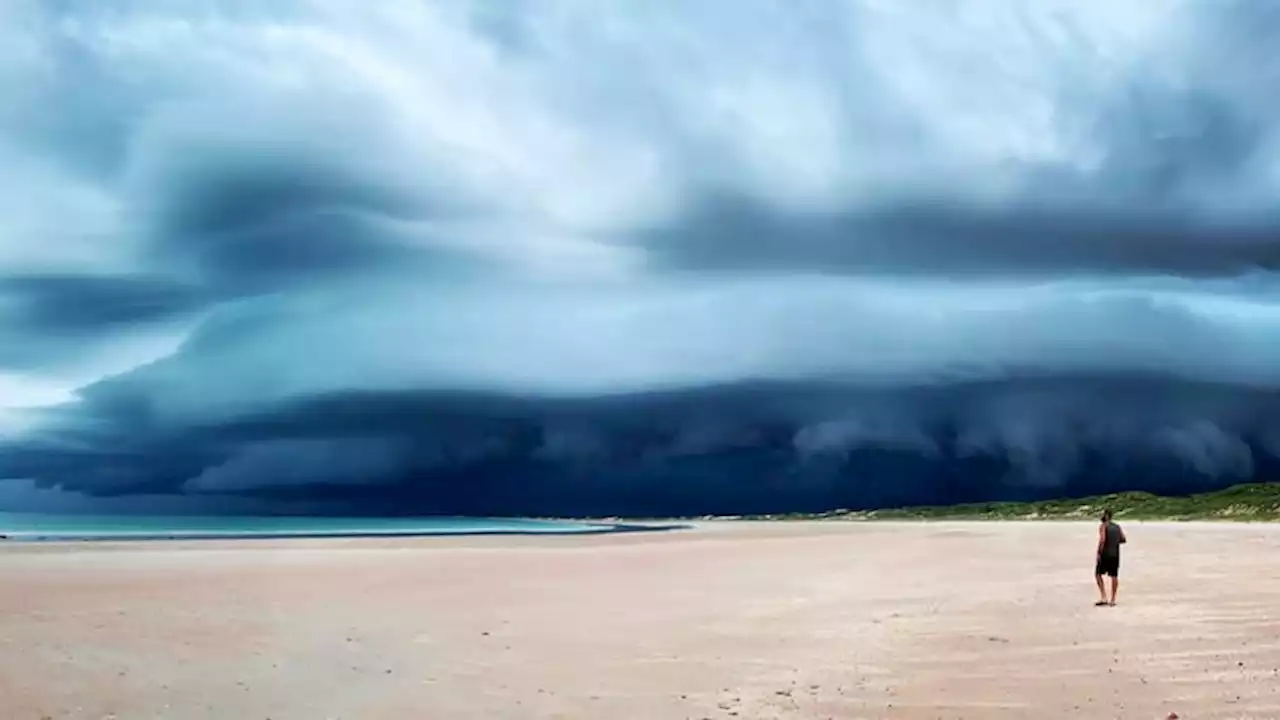 WA's north on alert as potential severe tropical cyclone set to bring gale-force winds, heavy rain