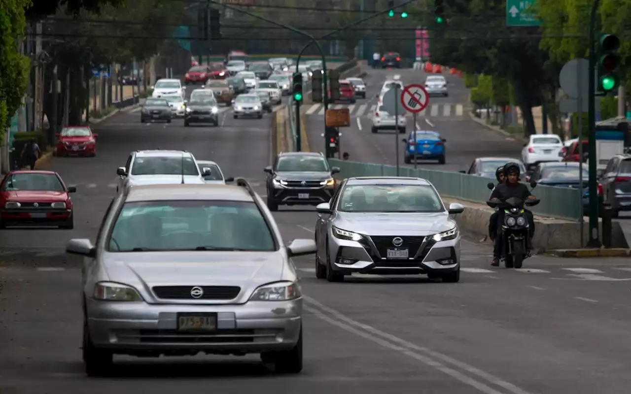 Venta de autos ligeros recupera niveles prepandemia: Inegi