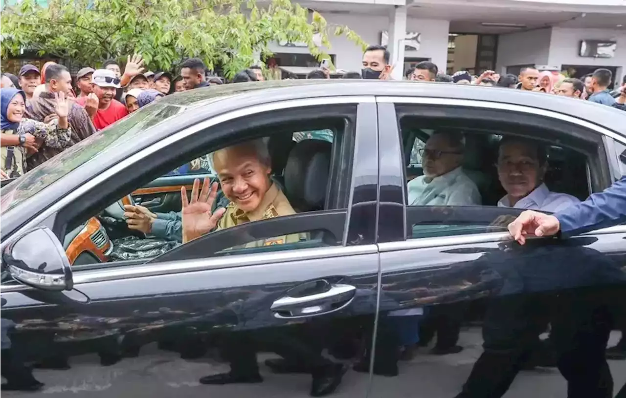 Lagi, Ganjar Mesra Semobil Bareng Jokowi saat Tinjau Pasar di Boyolali