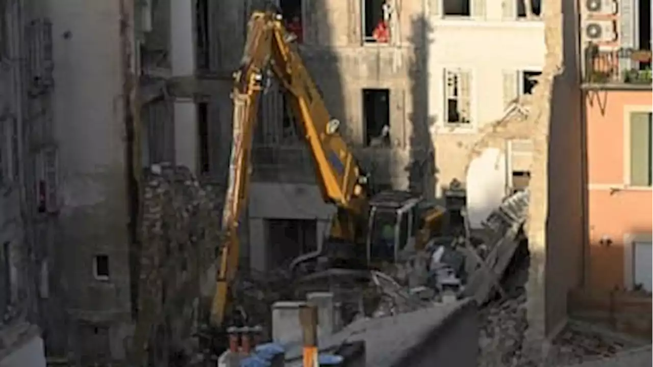 EN DIRECT - Immeubles effondrés à Marseille: l'identification des victimes extraites des décombres est 'en cours'