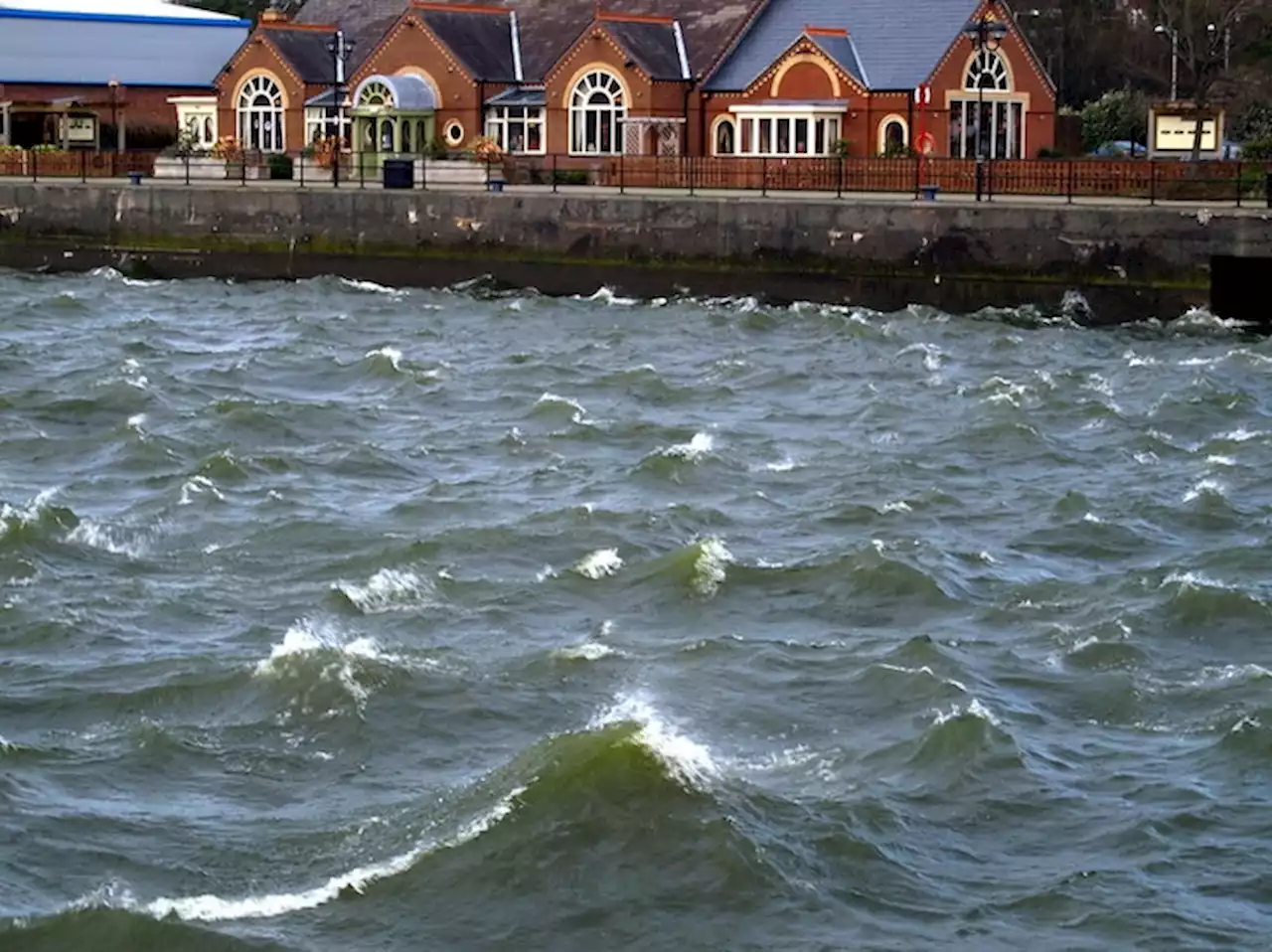 Weather warning as strong winds forecast for Preston