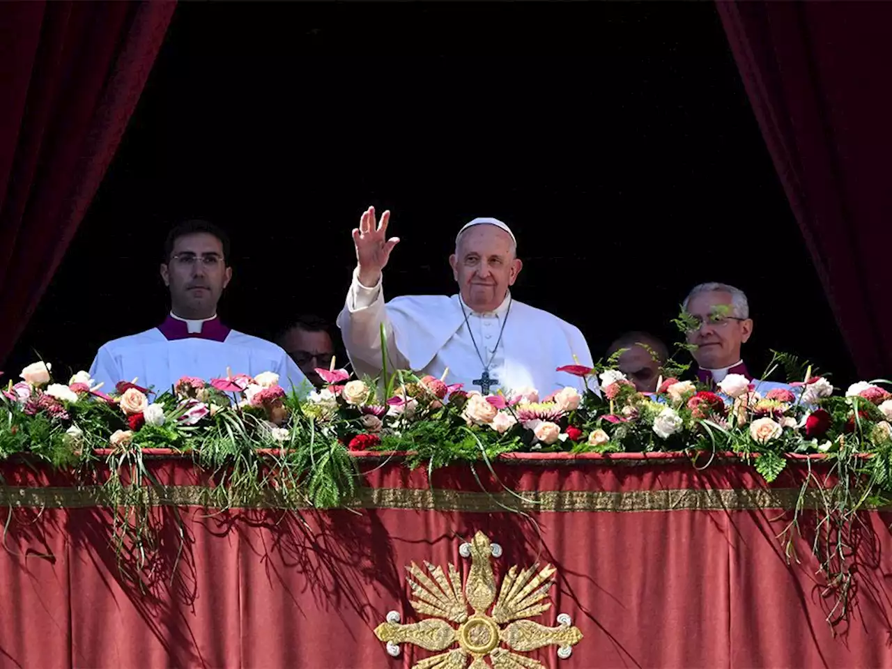 Pope appeals to Russians on Ukraine, decries Middle East violence, in Easter message