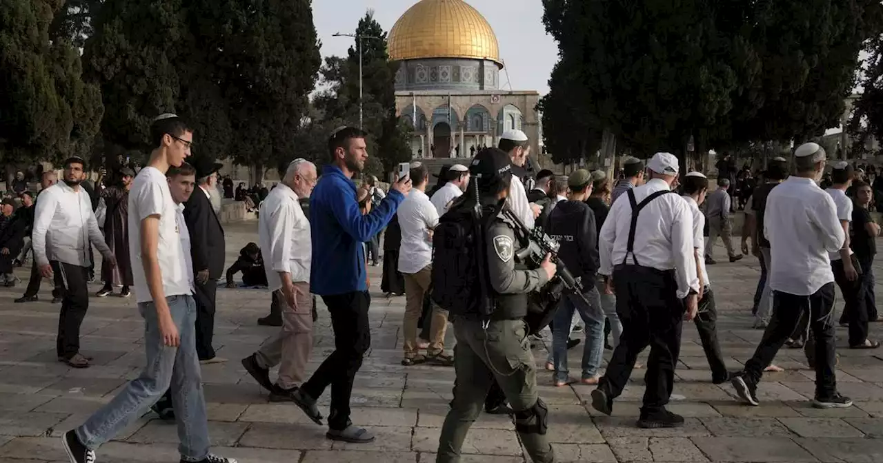 Tensions build around Jerusalem shrine after Syria rockets