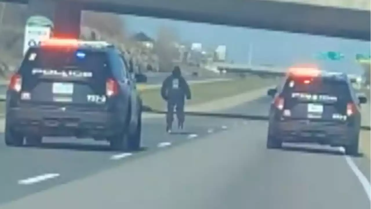 'Craziest thing I've ever seen': Video shows person rollerblading on Ontario expressway