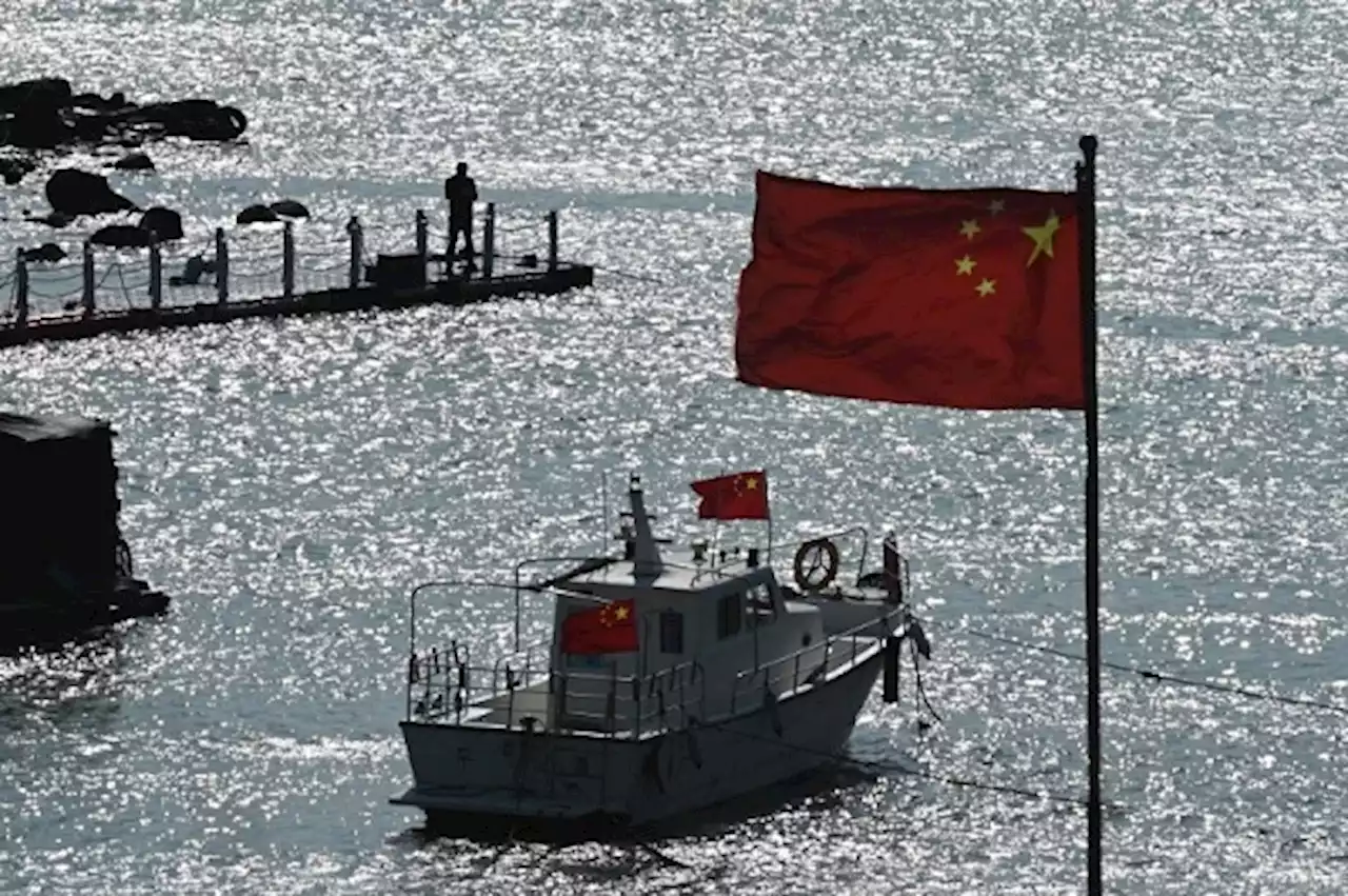 China rehearses 'sealing off' Taiwan, US deploys naval destroyer