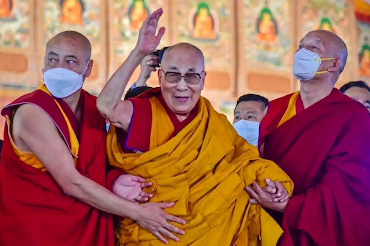 Dalai Lama says sorry for asking boy to suck his tongue