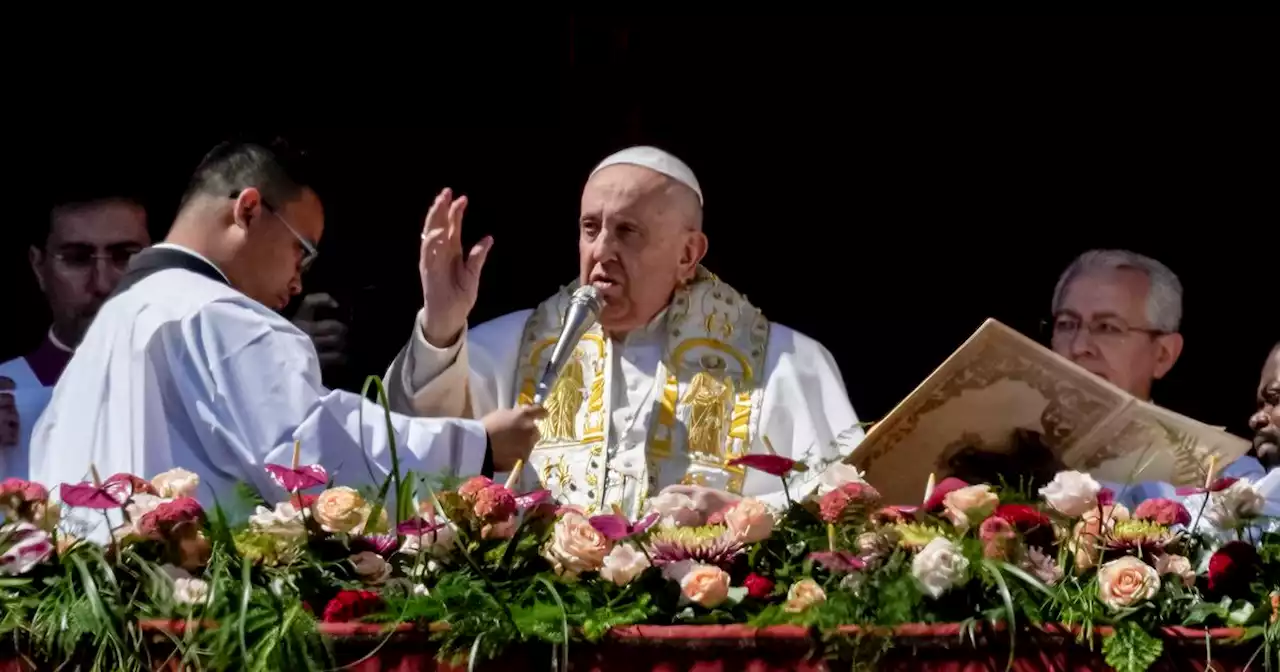 Pope at Easter: Pray for Ukrainian, Russian people, refugees