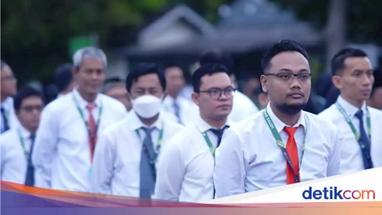 Staf Khusus Menag: Petugas Haji Jangan Minta Dilayani