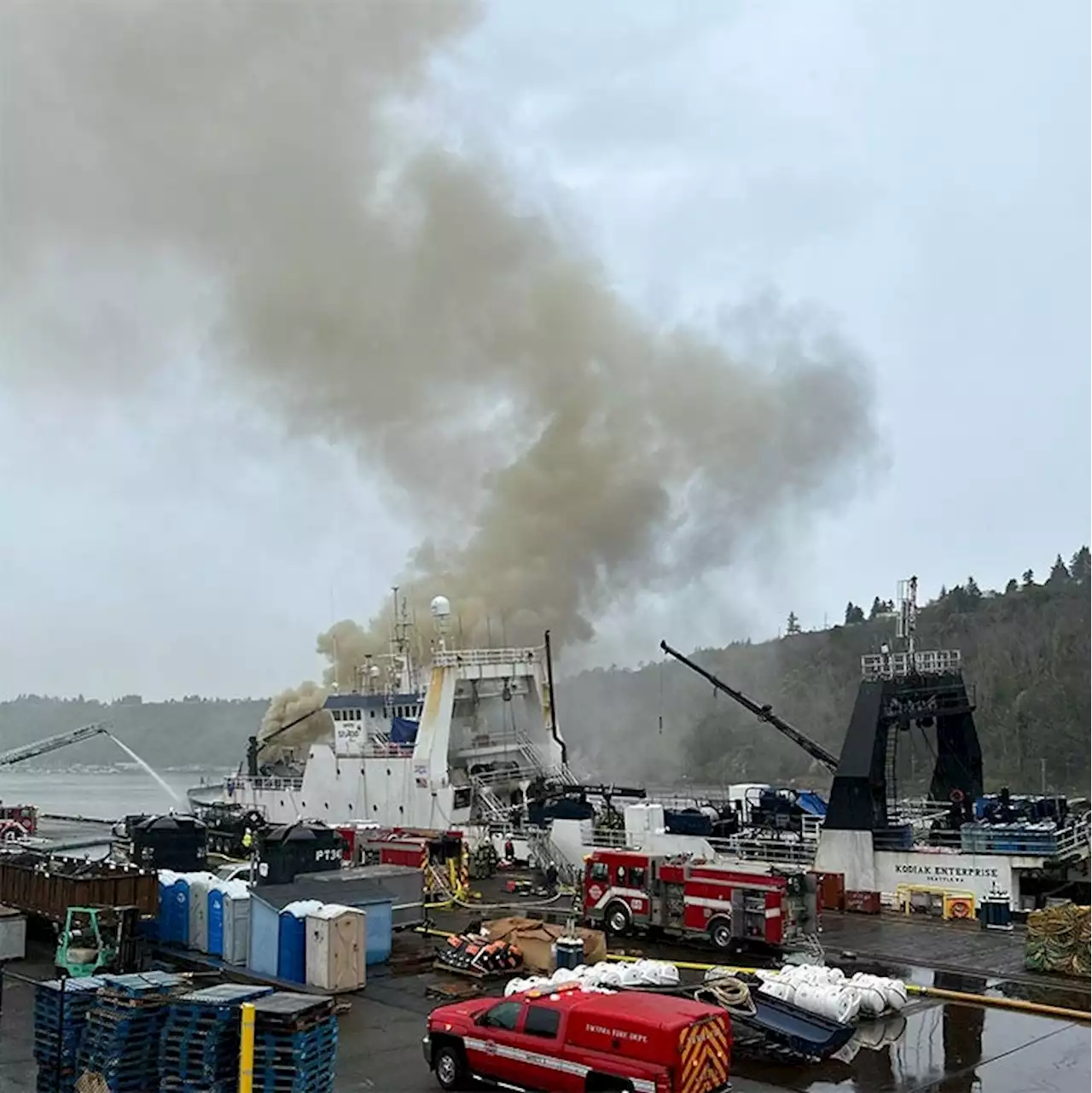 Washington state crews responding to boat fire in Tacoma Tideflats, residents receive smoke warning