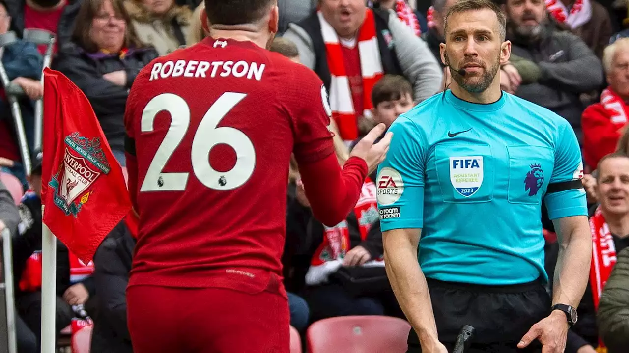 Foot : un arbitre de touche suspendu pour un soupçon de coup de coude sur un joueur de Liverpool