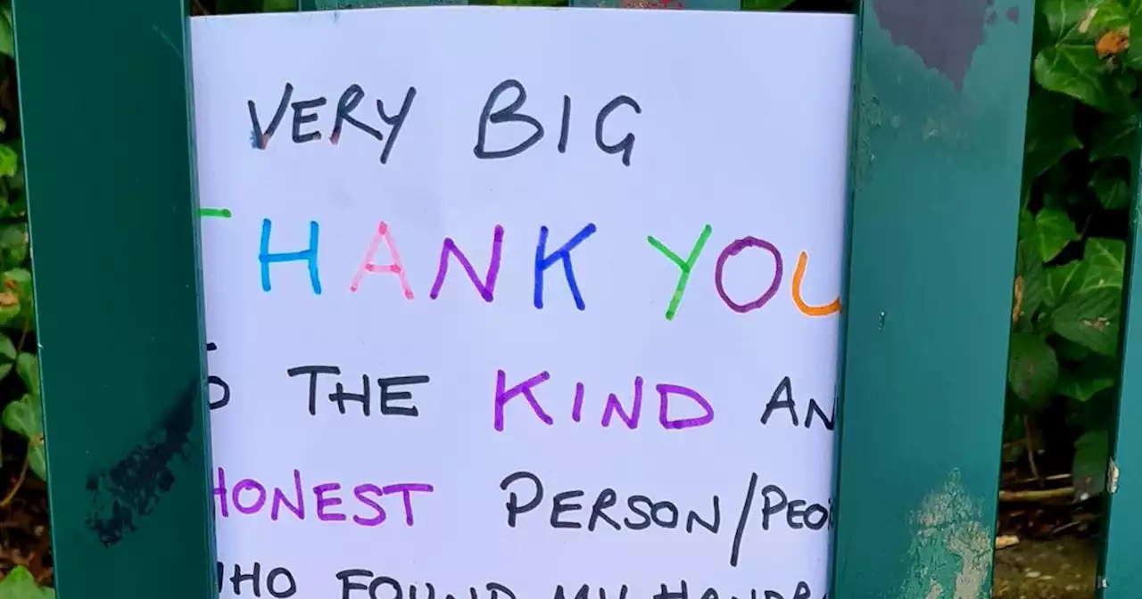 Lovely note on Glasgow park bench to 'Good Samaritan' who found lost handbag