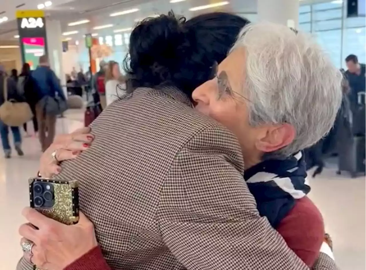 'We Shall Overcome': Joan Baez Embraces Tennessee Dem After Powerful Performance