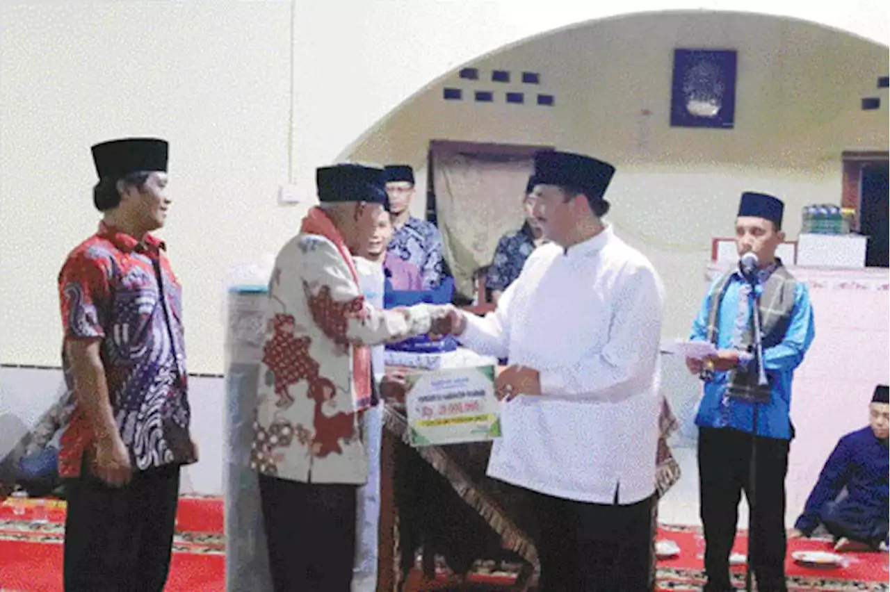 Bangun Kedekatan Dengan Warga