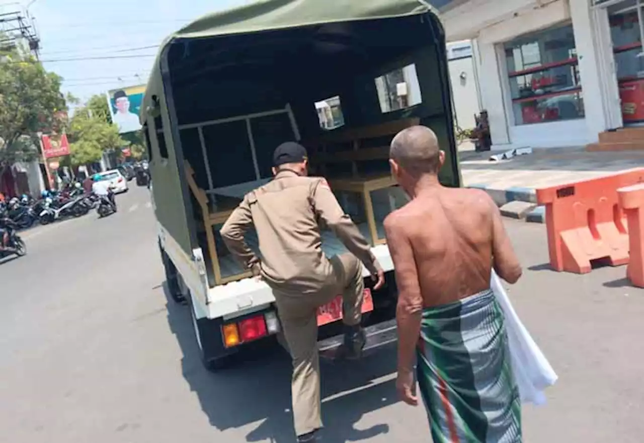 Pria Ini Ngamuk dan Ancam Pengunjung Alun-alun Pasuruan