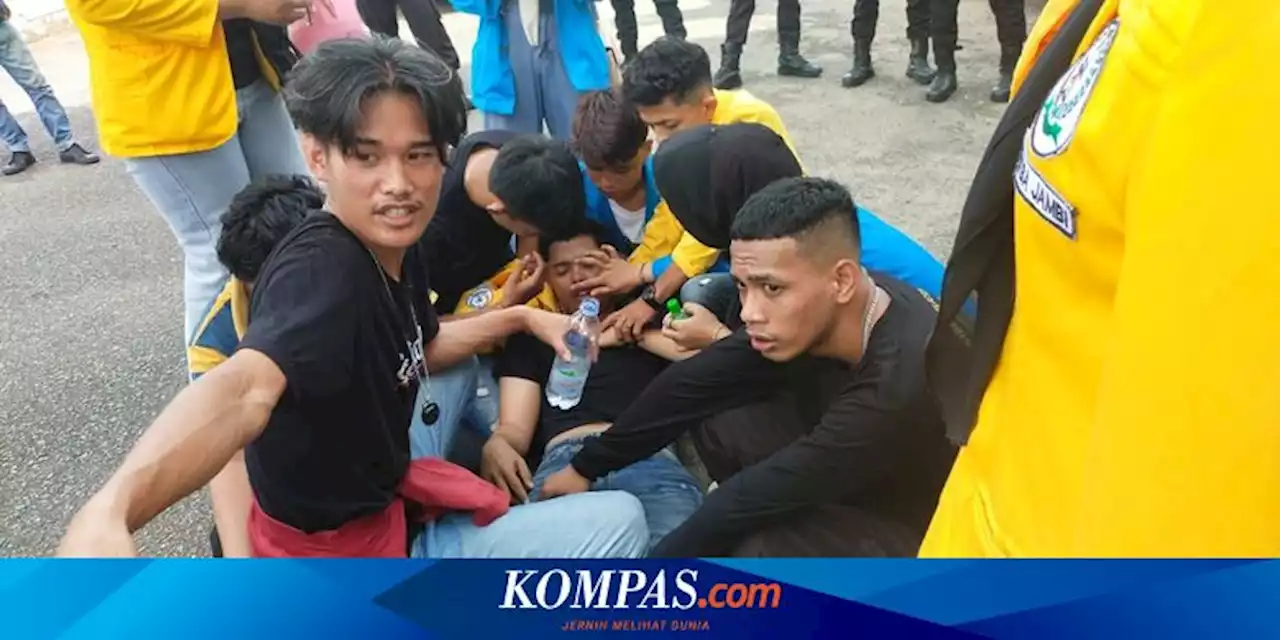 Demo Mahasiswa di Jambi Ricuh, 8 Orang Dilarikan ke RS, Belasan Luka-luka