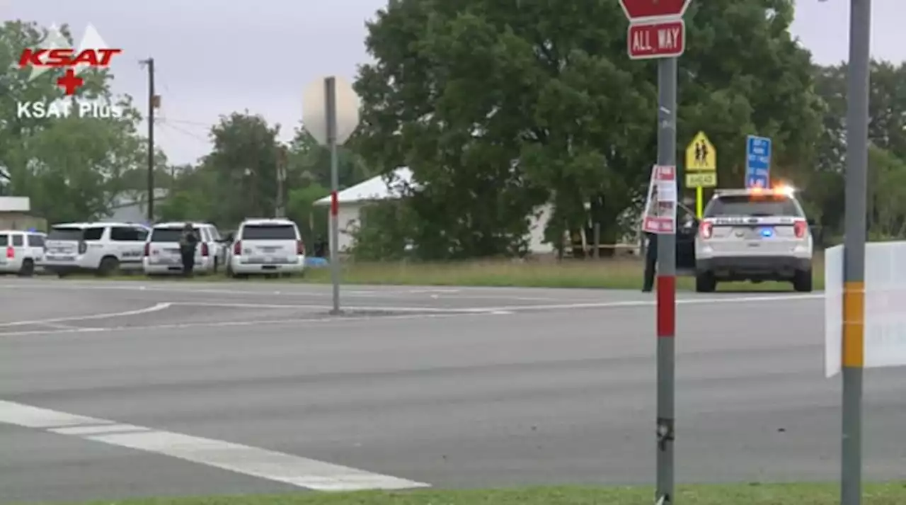 Man barricaded with 2 children inside home in Southeast Bexar County, BCSO says