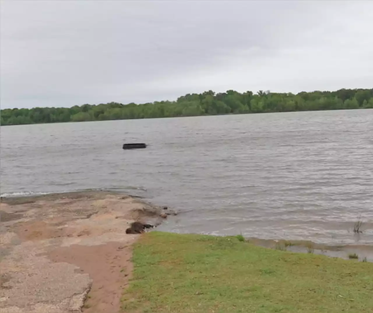 Missing woman found alive in submerged Jeep at Texas lake