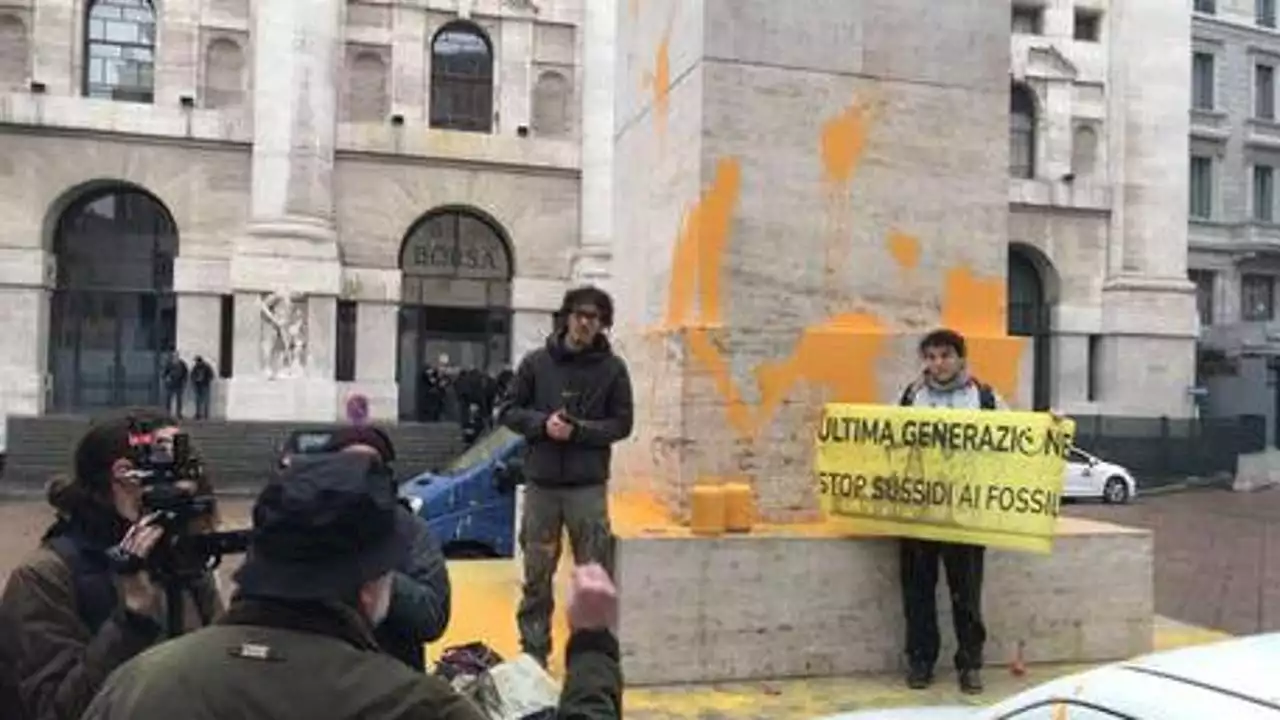 “Carcere per chi imbratta i beni culturali”: arriva il ddl di FdI contro gli “eco-vandali”