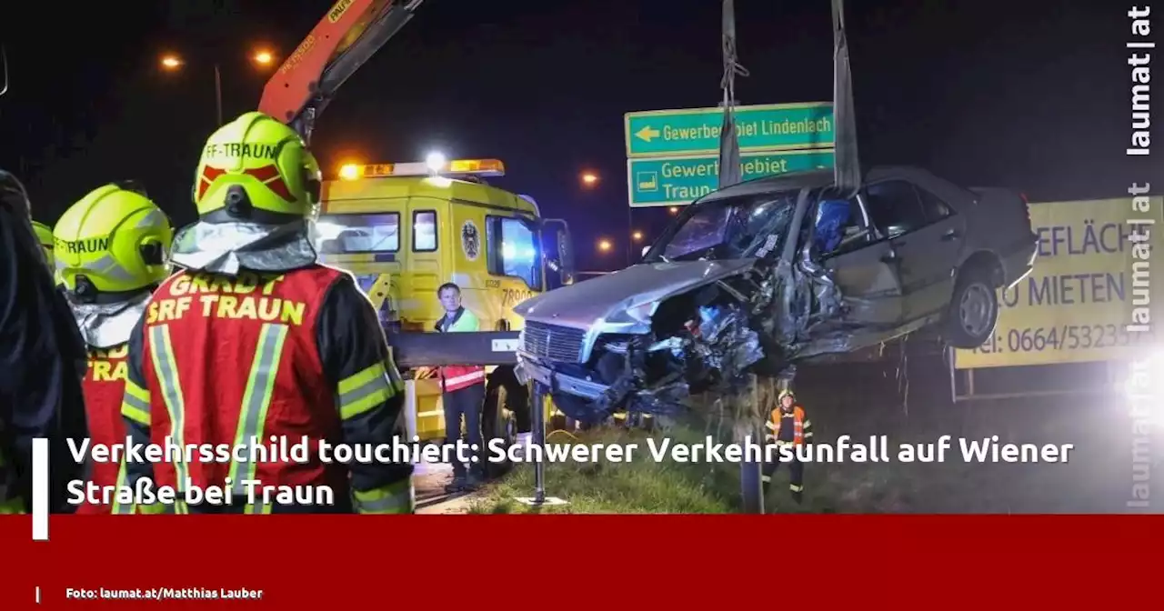 Verkehrsschild touchiert: Schwerer Verkehrsunfall auf Wiener Straße bei Traun | laumat|at