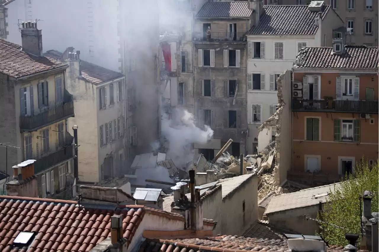 Marseille building collapse injures five, fire hampers search