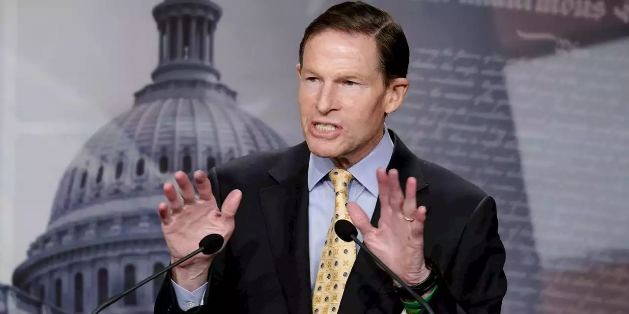 Sen. Richard Blumenthal breaks his leg at UConn parade, will undergo surgery